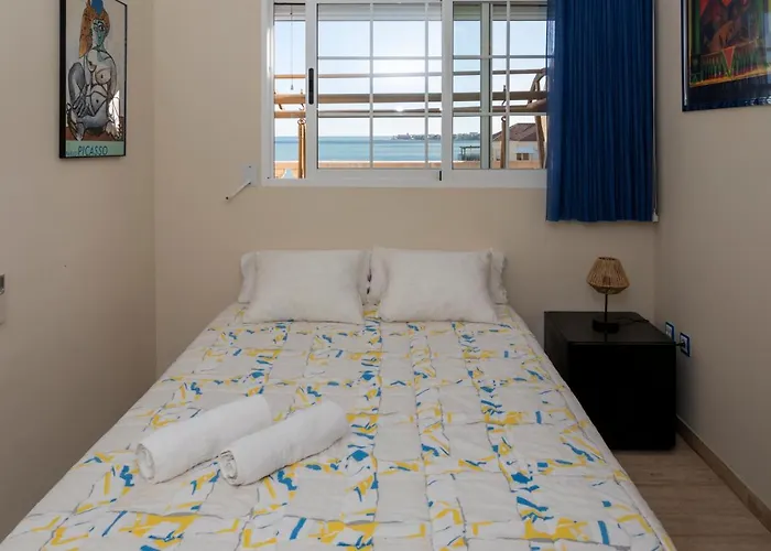 Caleta, Atico, 3 Frente Al Mar, By Bookindenia Apartament *