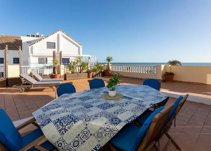 Caleta, Atico, 3 Frente Al Mar, By Bookindenia *