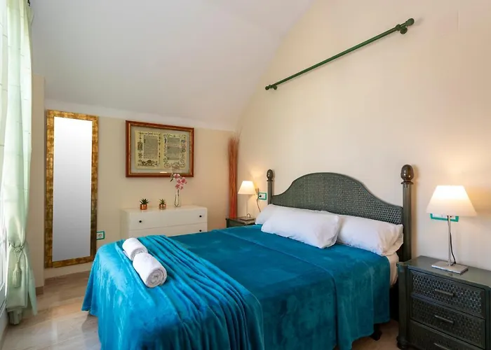 Caleta, Atico, 3 Frente Al Mar, By Bookindenia