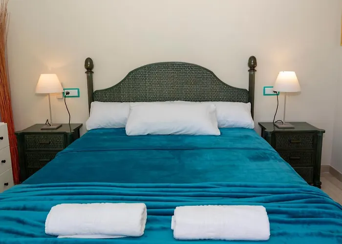 Caleta, Atico, 3 Frente Al Mar, By Bookindenia