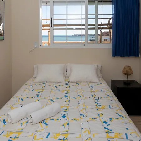 Caleta, Atico, 3 Frente Al Mar, By Bookindenia Daire *