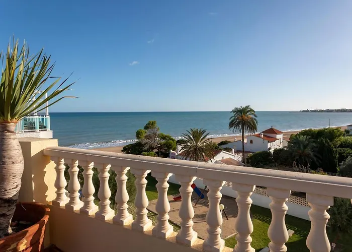 Апартаменты Caleta, Atico, 3 Frente Al Mar, By Bookindenia *