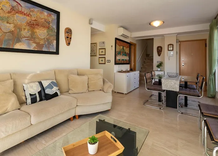 Caleta, Atico, 3 Frente Al Mar, By Bookindenia