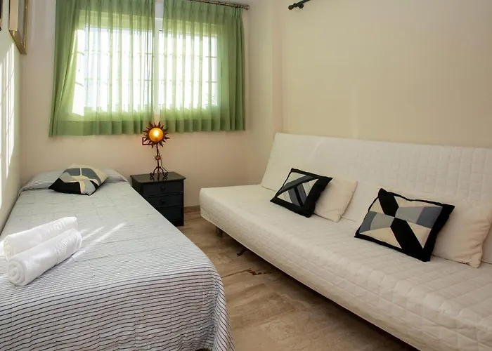 Διαμέρισμα Caleta, Atico, 3 Frente Al Mar, By Bookindenia *