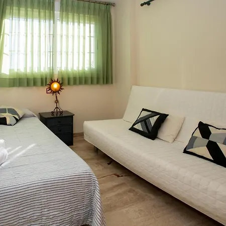 Apartmán Caleta, Atico, 3 Frente Al Mar, By Bookindenia *